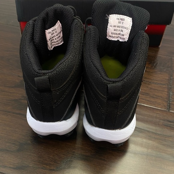 Baseball Shoes for Boys size 12 - Picture 2 of 8